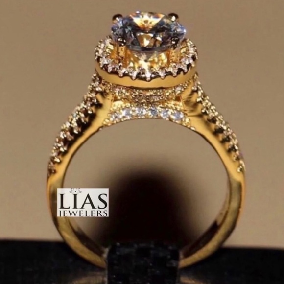 New 18k yellow gold engagement ring